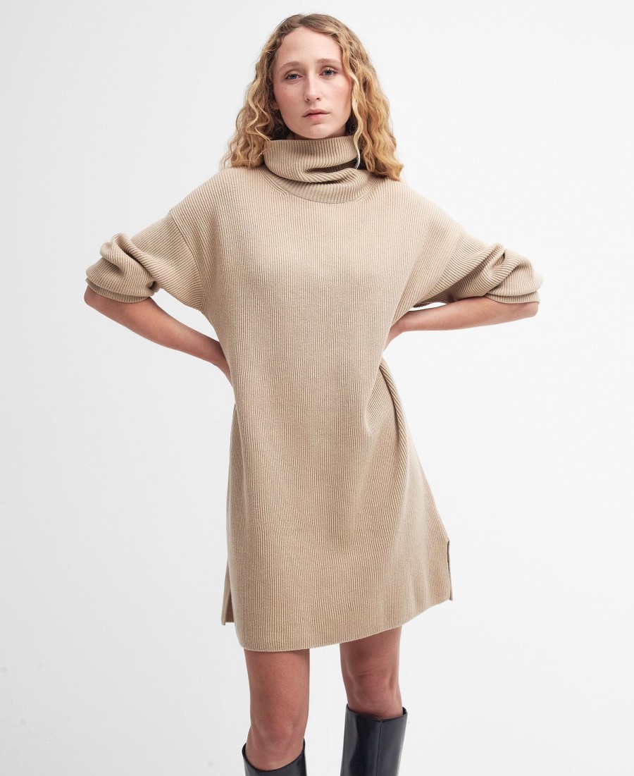vestido de malha com costuras