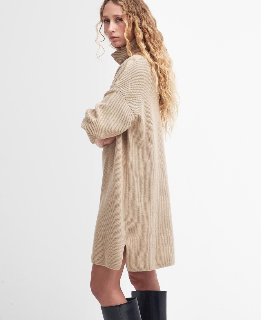vestido de malha com costuras