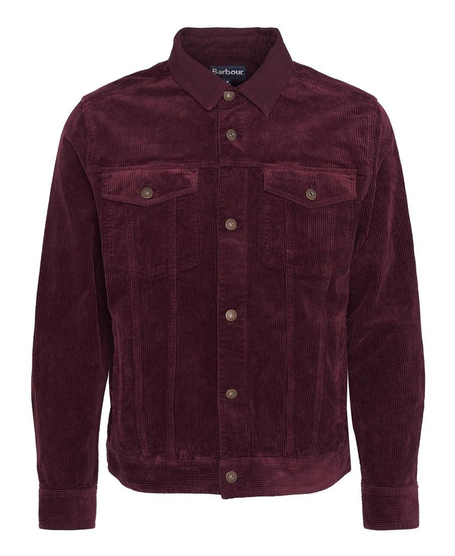 camisa sobre o cordão
