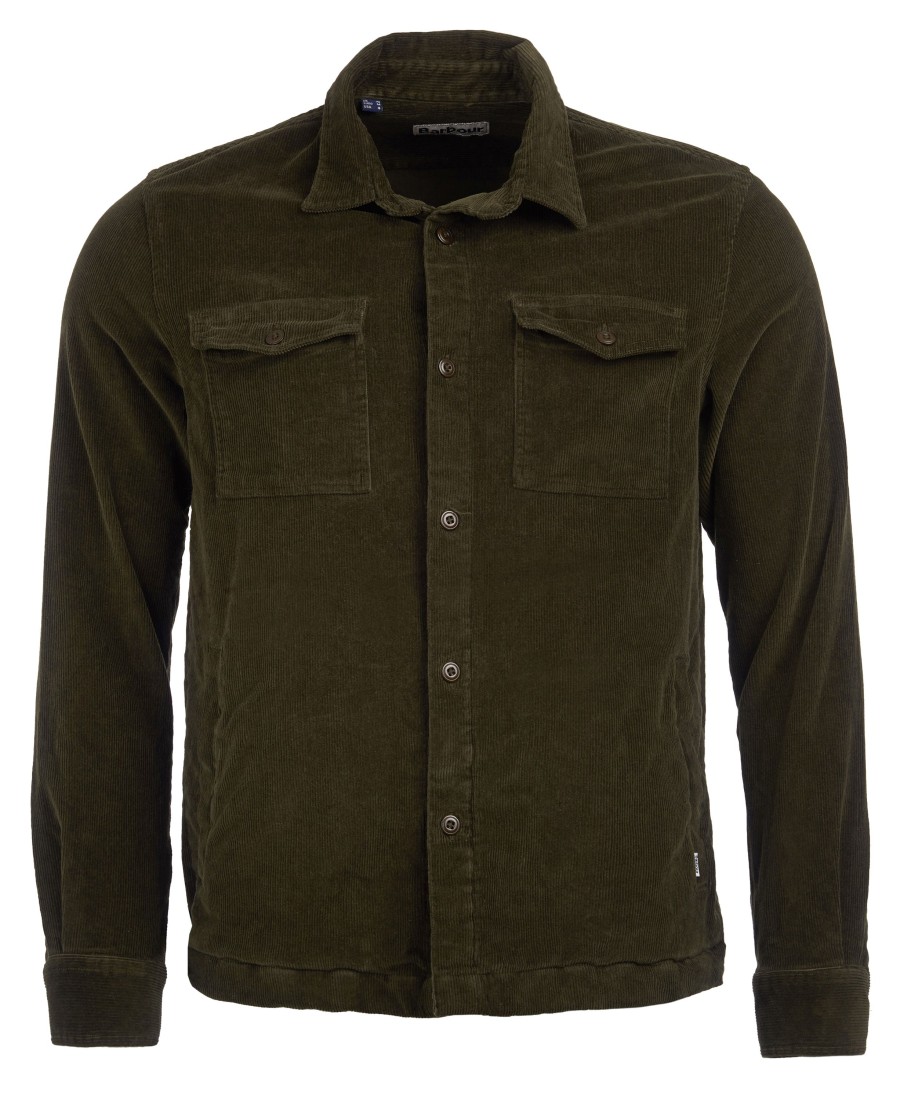 camisa sobre o cordão