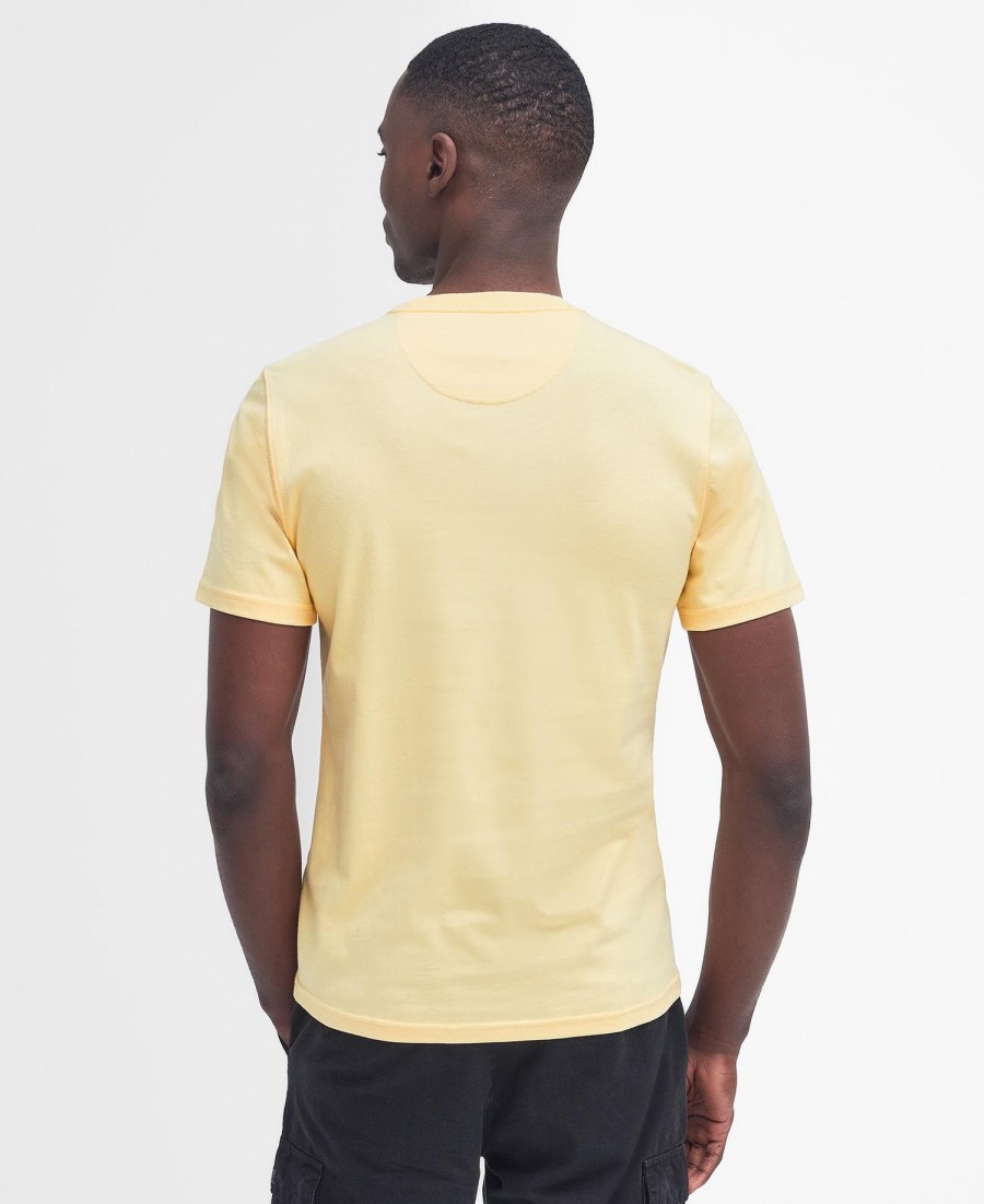 camiseta com logotipo pequeno