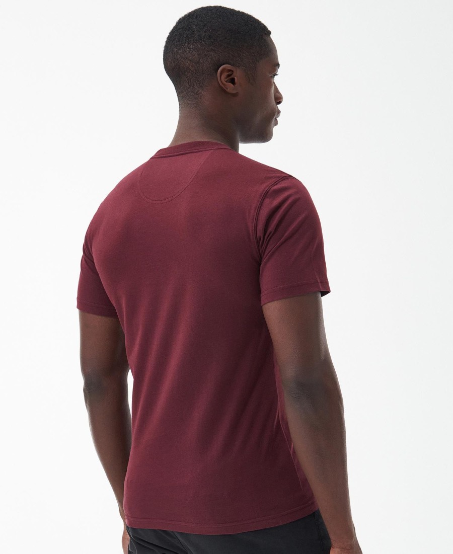 camiseta com logotipo pequeno