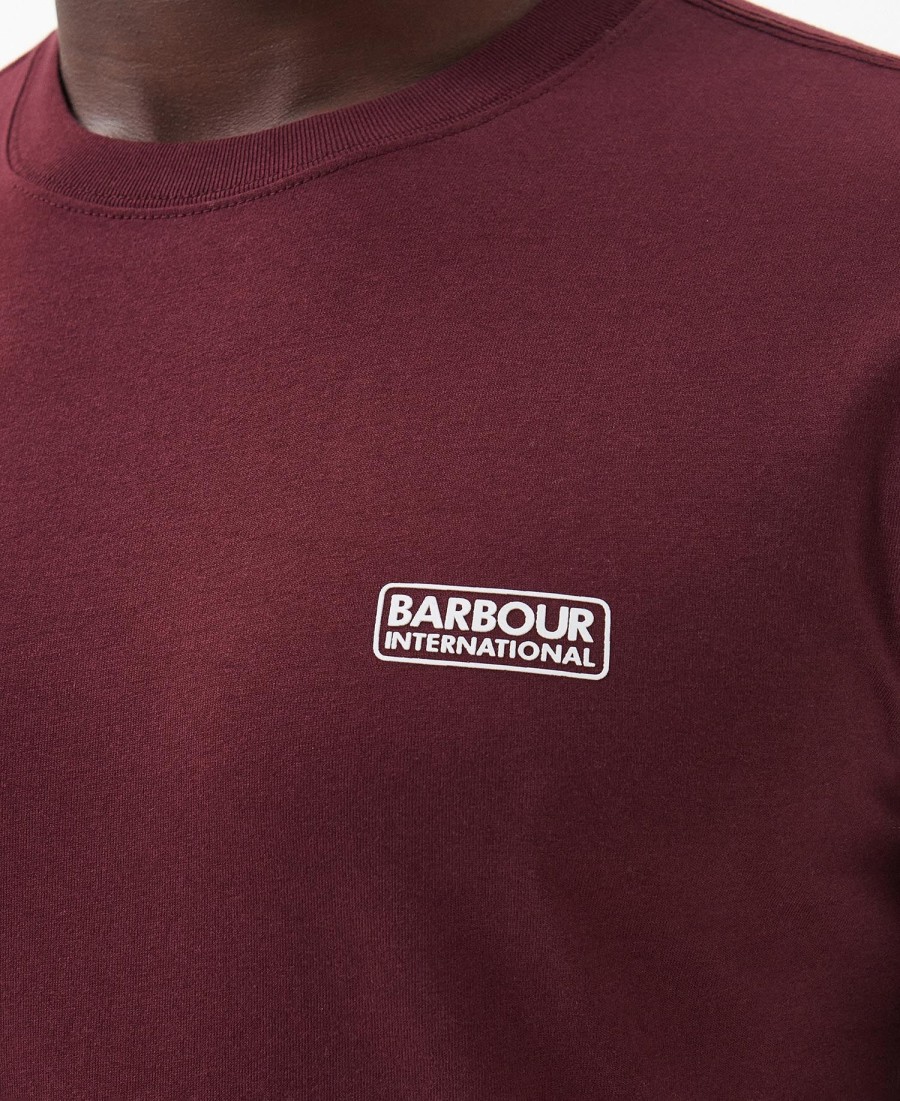 camiseta com logotipo pequeno