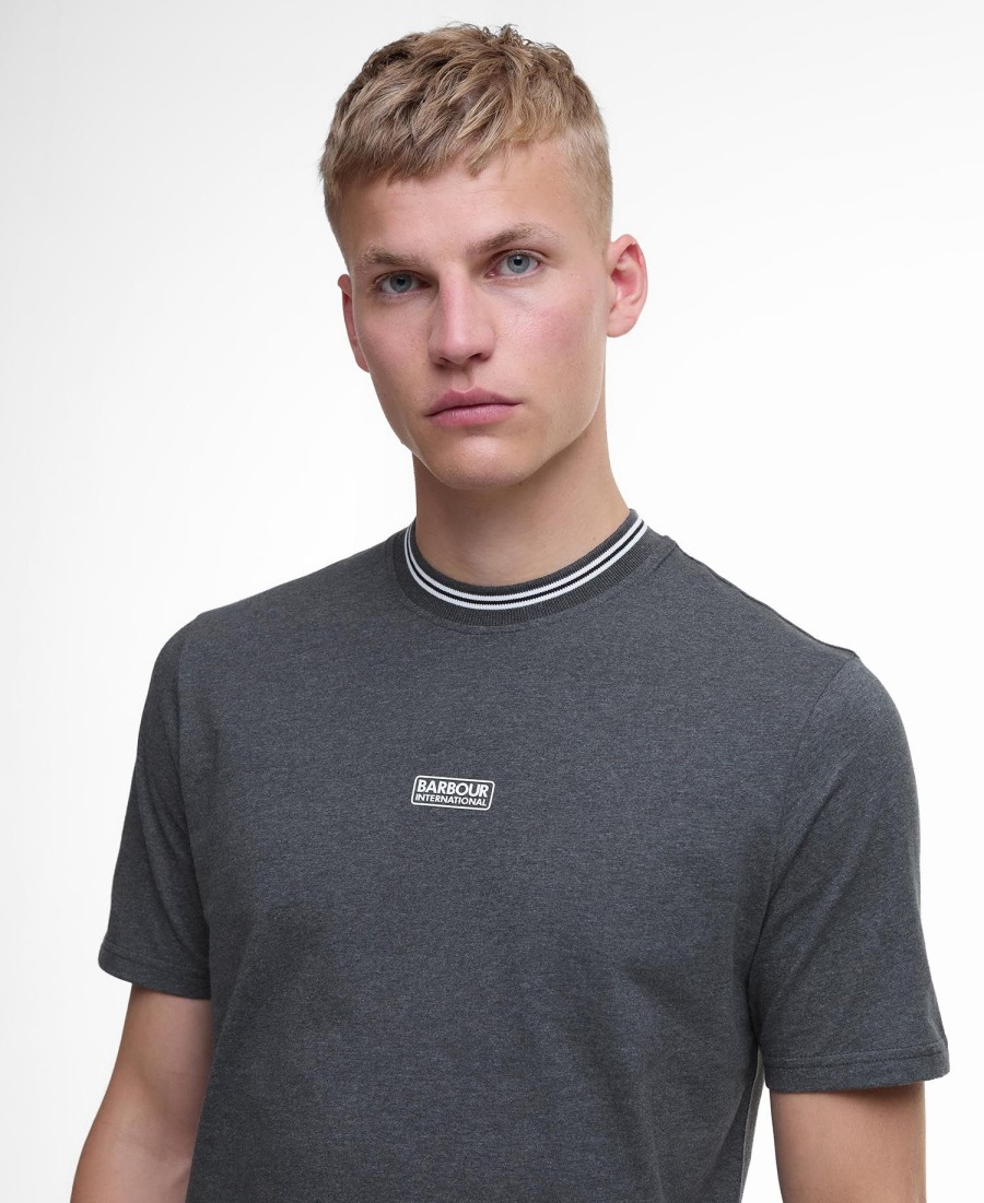 camiseta com aba e logo