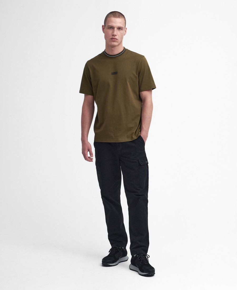 camiseta com aba e logo