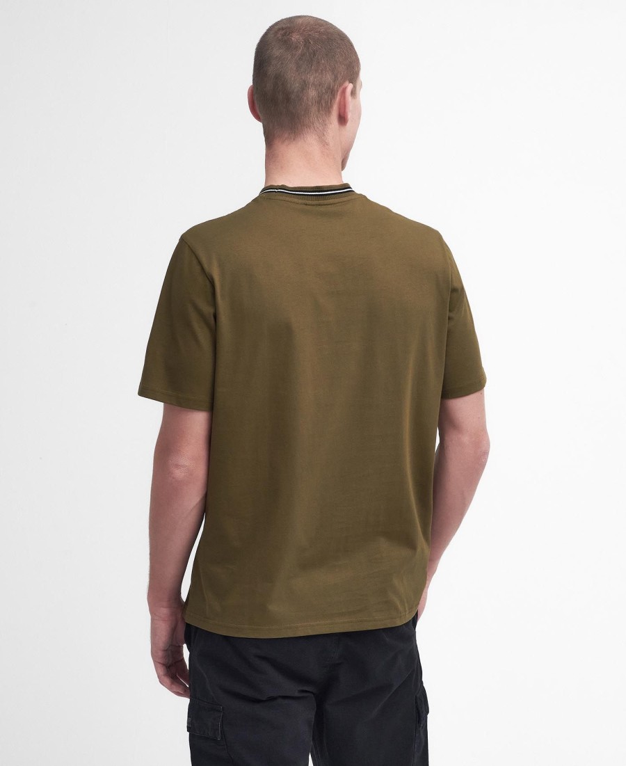 camiseta com aba e logo